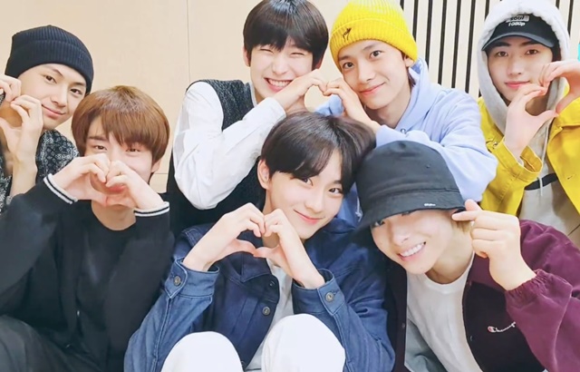 Enhypen 直播感谢bts Svt Txt 支持 给我们很大力量 明星 娱乐刊 Enhypen 直播感谢bts Svt Txt 支持 给我们很大力量 明星 娱乐刊