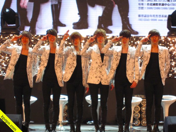 Boyfriend-press-5