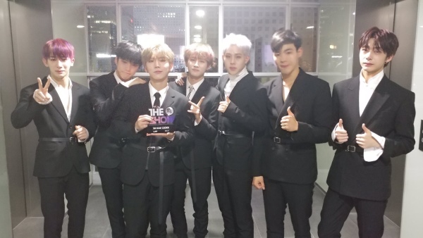 MONSTA X