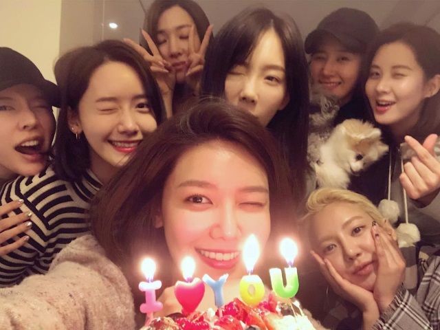 少女時代幫秀英慶生