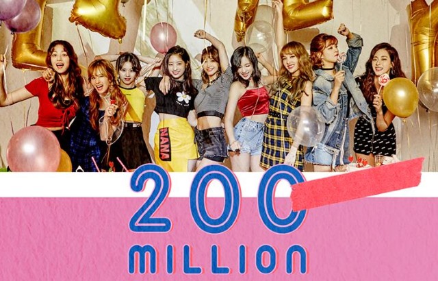 (縮圖) TWICE《Likey》MV 瀏覽次數破2億祝賀海報