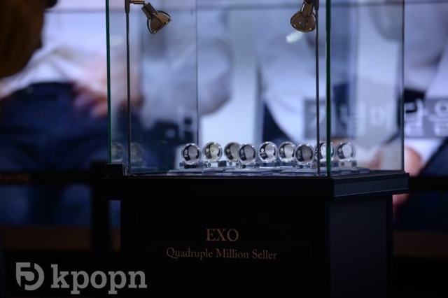 EXO 官方紀念獎章