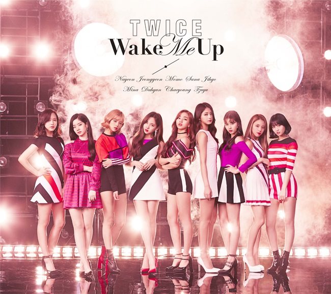 TWICE《Wake Me Up》封面