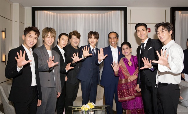 Super Junior 與印尼總統伉儷合照