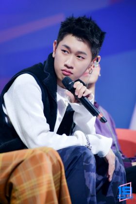 Crush《UNDER NINETEEN》