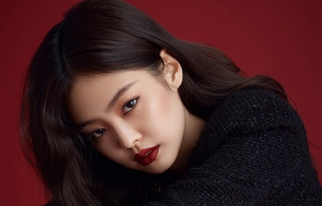 Jennie《marie claire》10月號 (縮圖)