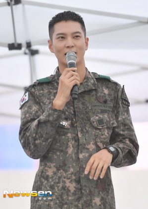 周元《第16屆韓國陸軍慶典》