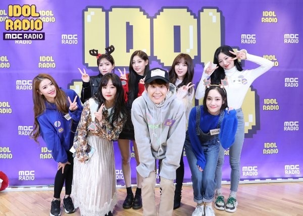 Lovelyz、鎰勳《IDOL RADIO》合照