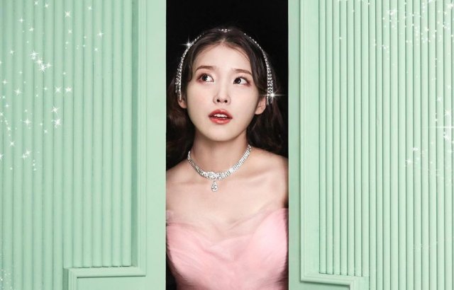 縮圖 / IU《Celebrity》宣傳照