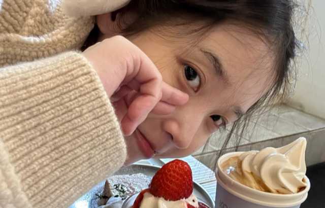 IU《21世紀大君夫人》開播在即！整月行程滿檔忙到「重感冒失聲」