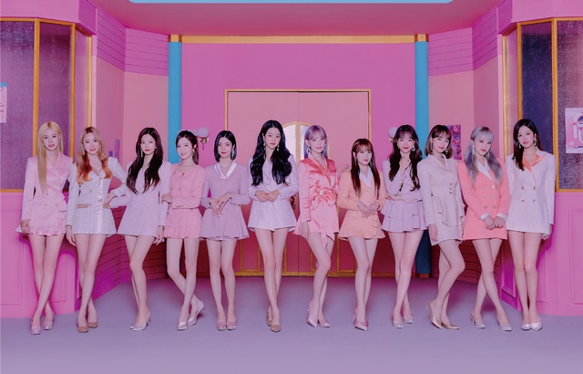 縮圖 / IZ*ONE《Twelve》封面