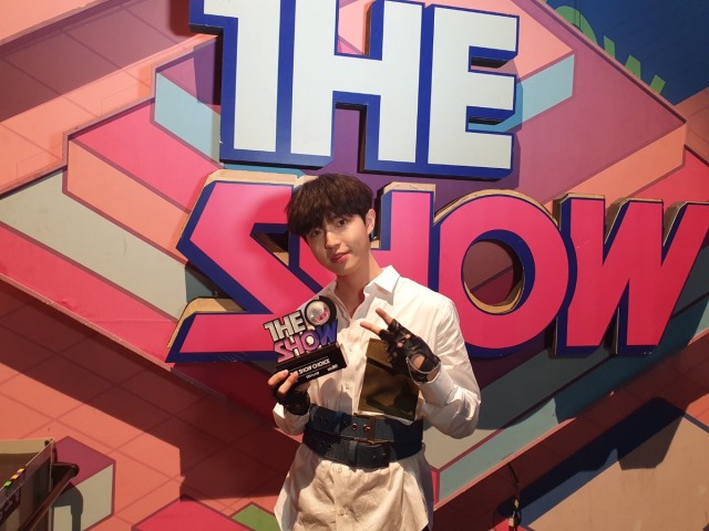 金在奐《THE SHOW》一位