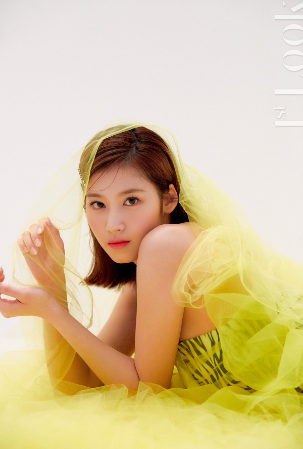 TWICE SANA《1st Look》畫報