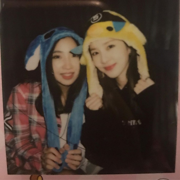 2NE1 十週年 Minzy、Dara 合照:Minzy