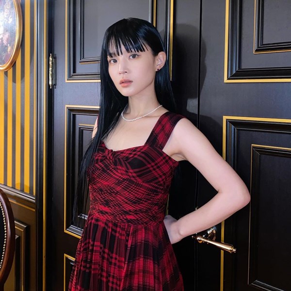LEE HI