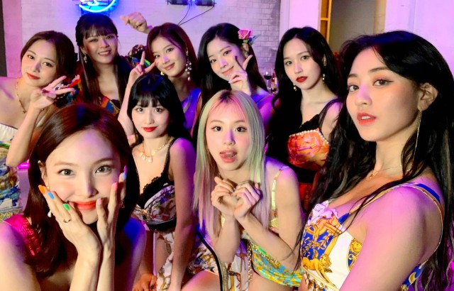 縮圖 / TWICE