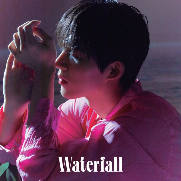 B.I《WATERFALL》封面