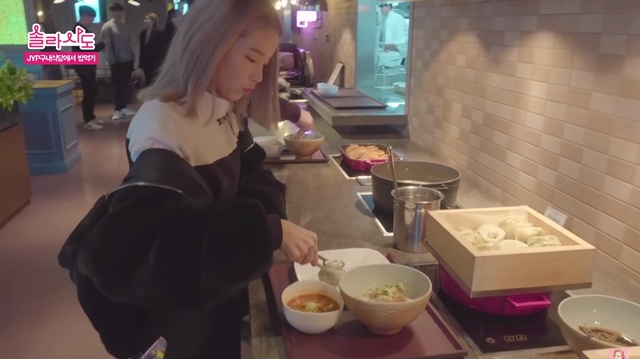 頌樂 JYP 員工餐廳用餐