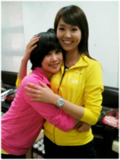 Nicole 和吳京受拍照