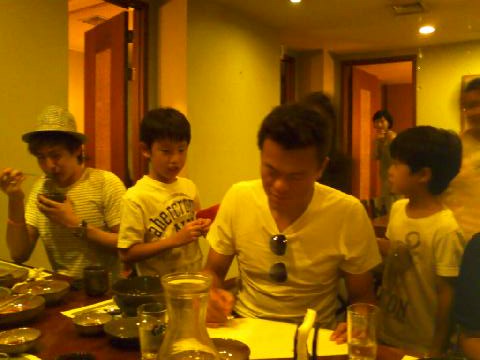Nichkhun twitter