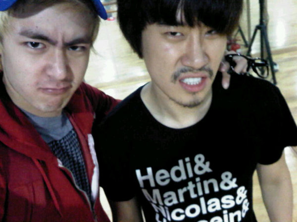 Nichkhun twitter San E