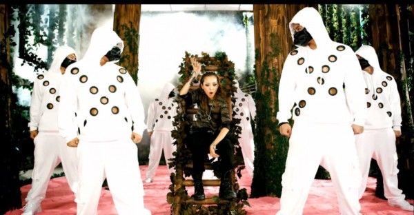 2NE1_Clap Your Hands_03