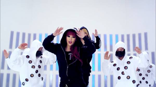 2NE1_Clap Your Hands_04