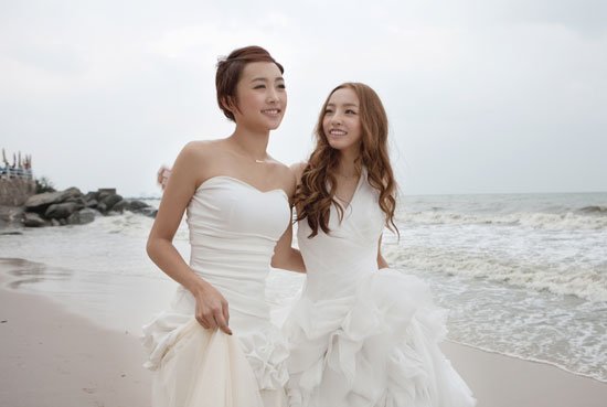 KARA女神穿婚紗?