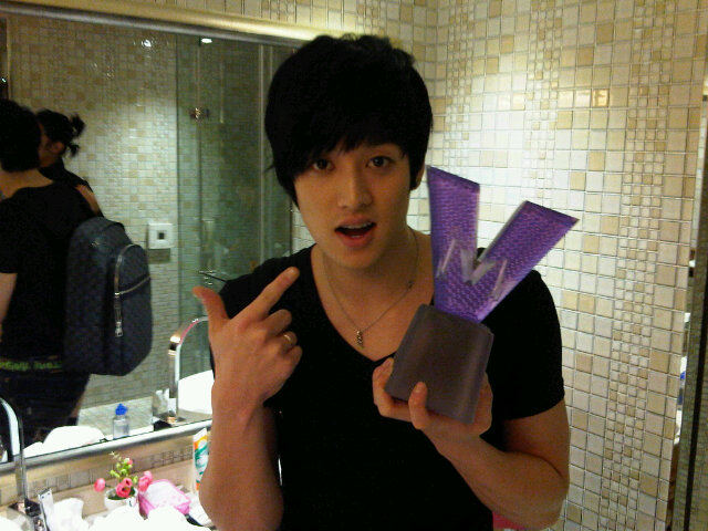 Eli Twitter