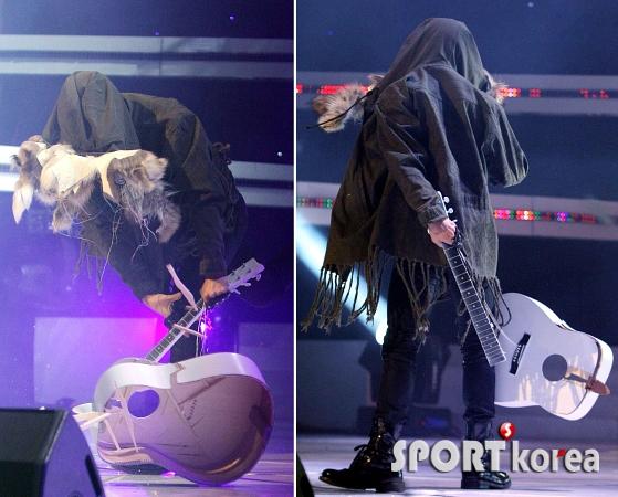 GD 摔吉他