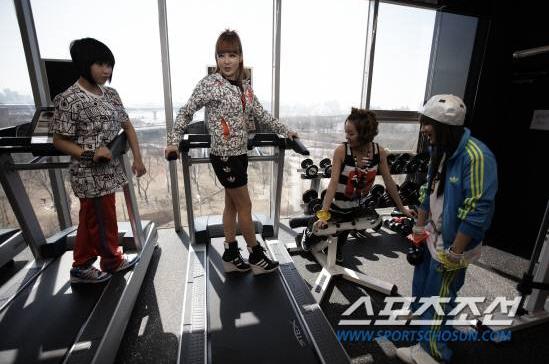 2NE1