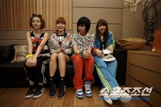 20110320_2ne1_training_13 2NE1