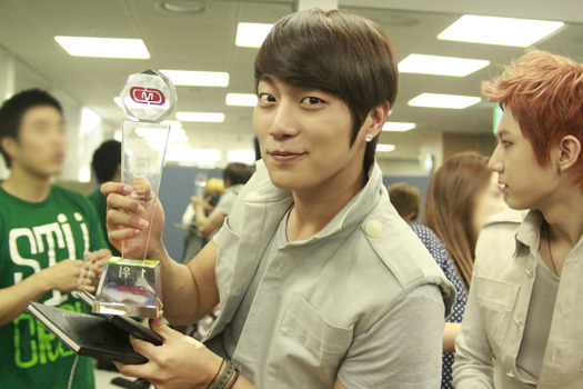 BEAST 斗俊 BEAST 斗俊