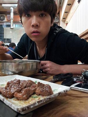 洪基吃飯