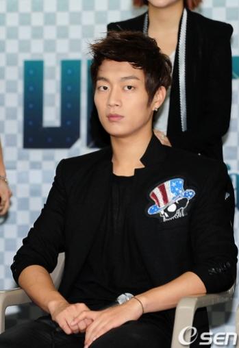 BEAST 尹斗俊 BEAST 尹斗俊
