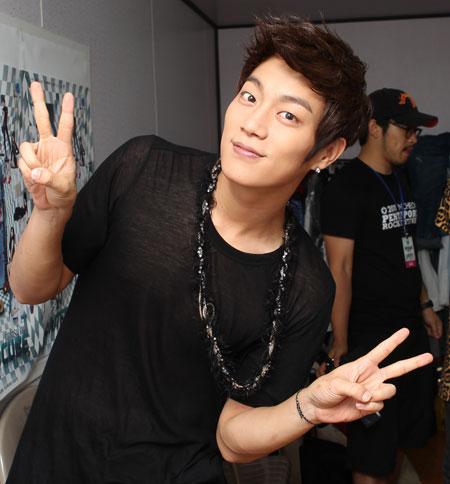 BEAST 斗俊