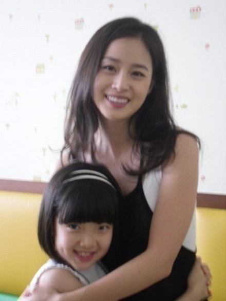 金泰希與侄女