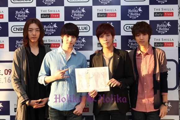 CNBLUE Holika Holika