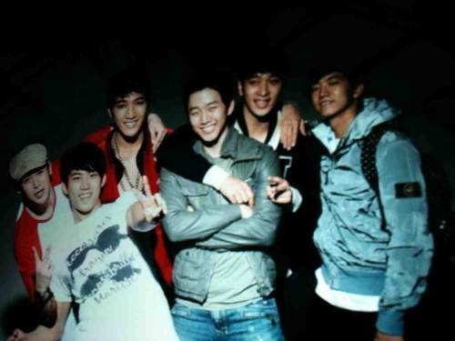 2PM全體支持埈秀個人單曲 ALIVE 2PM全體支持埈秀個人單曲 ALIVE