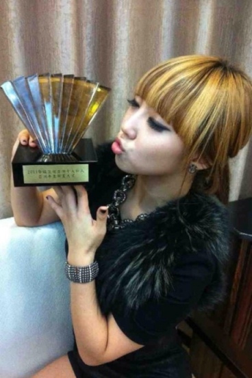 Min w/ Best Rookie Award Min w/ Best Rookie Award