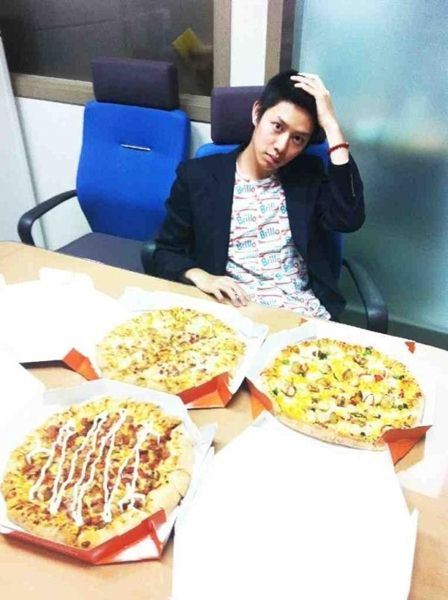 希澈吃 Pizza~