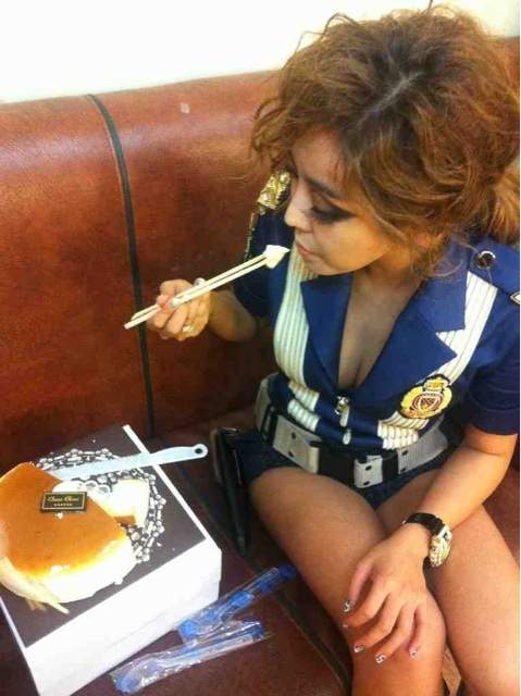 Narsha 吃蛋糕自拍