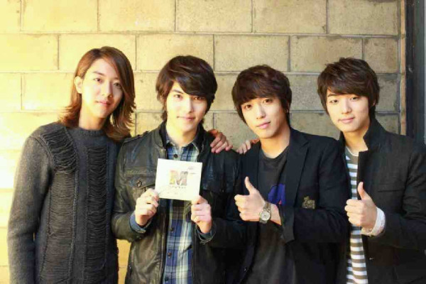 CNBLUE twitter