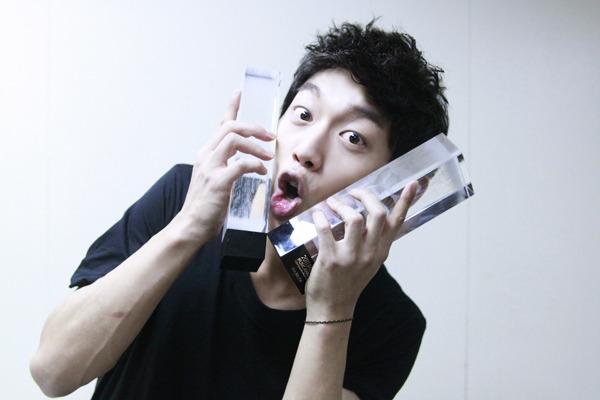 BEAST 斗俊