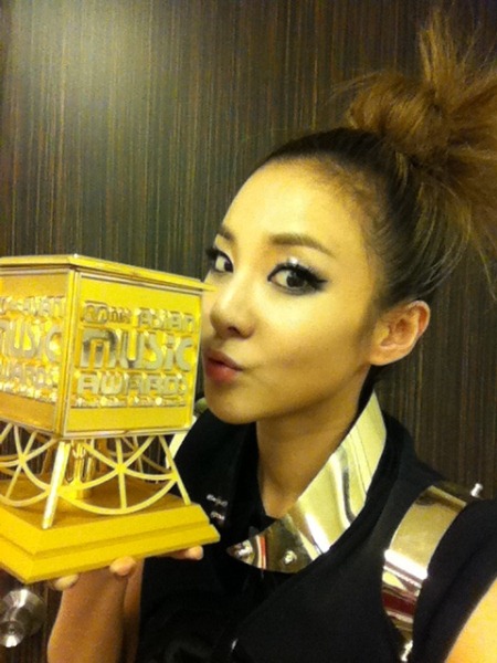 Dara 與 MAMA 獎盃