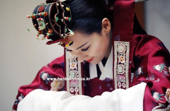 柳真穿韓國傳統婚服