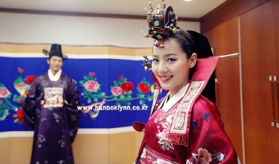 柳真穿韓國傳統婚服