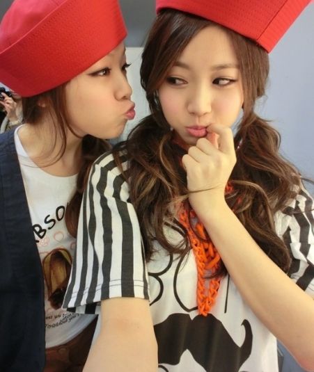 Minah 和 Yura 合照