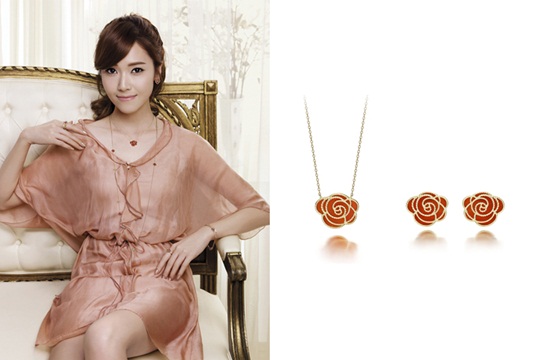 Jessica J.ESTINA 飾品宣傳照
