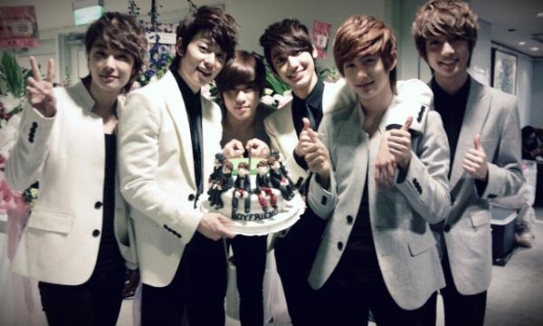 Boy Friend and the cake